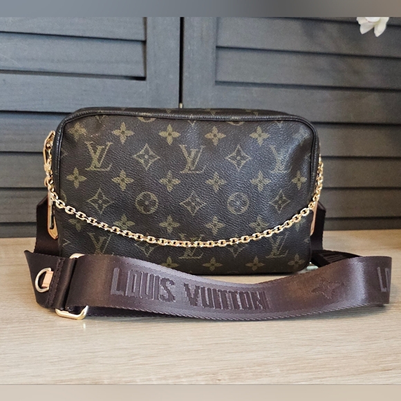 Authentic LOUIS VUITTON Trousse De Toilette 23 Crossbody Bag - Picture 11 of 12